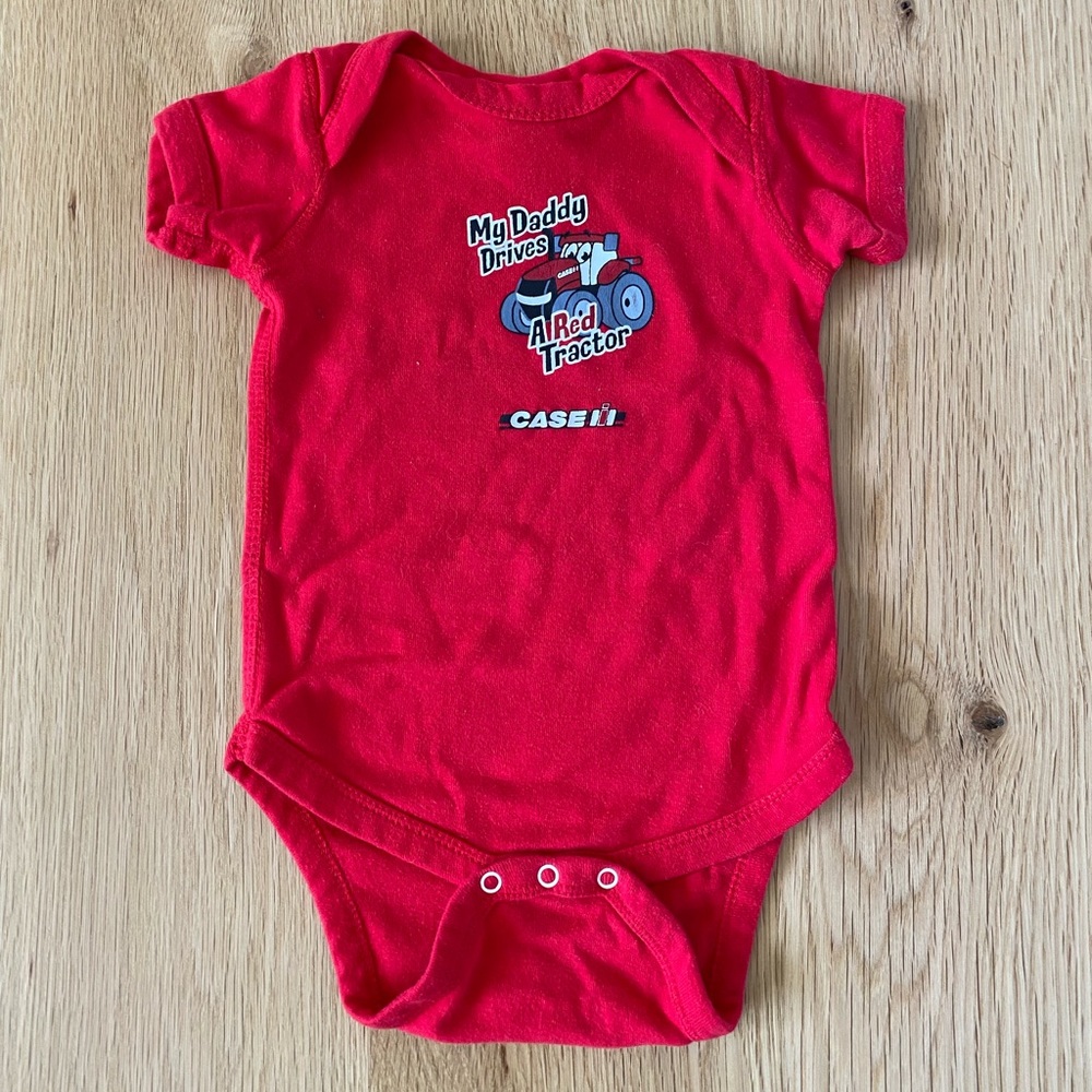CaseIH My Daddy Drives a Red Tractor Onesie 🚜 ❤️